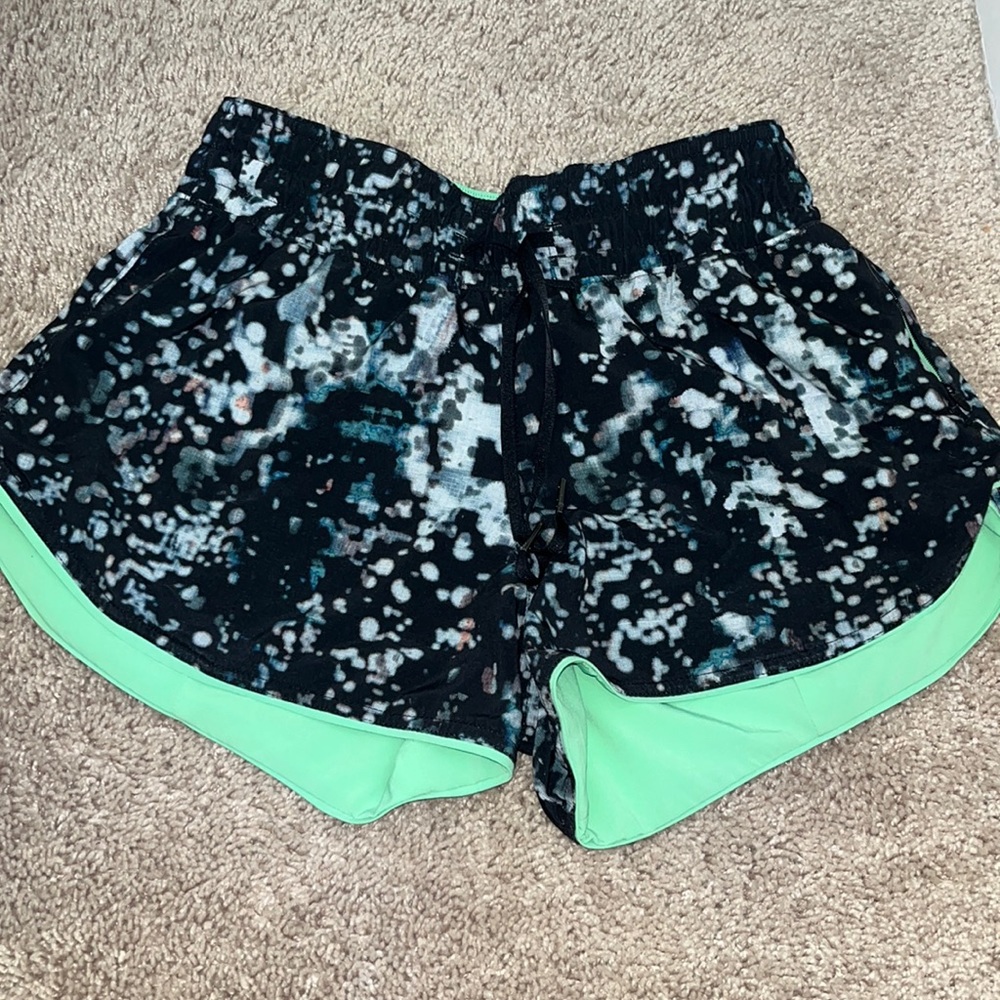 Lululemonreversible shorts